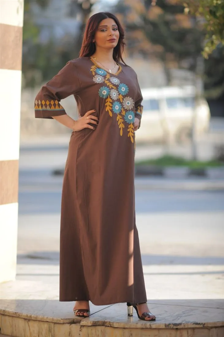 عباية مطرزة