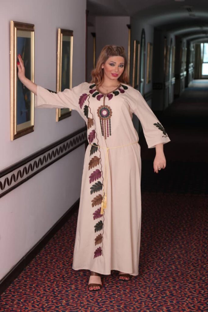 عبايات وجلابيات مطرزة